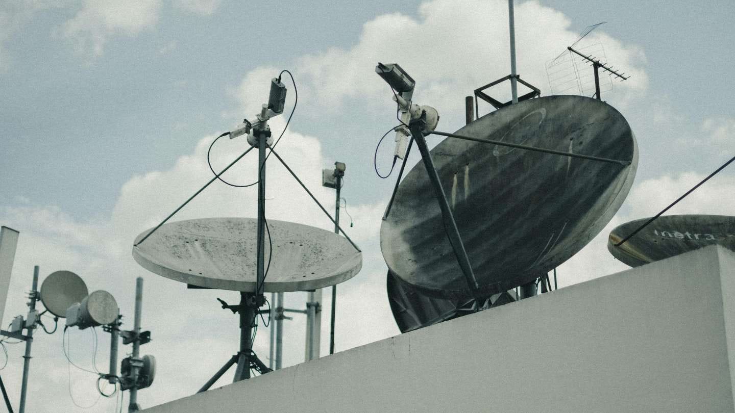 How RF over Fiber Reduces EMI and RFI Risks in Defense Environments 1 RF over Fiber